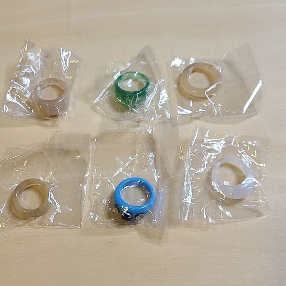 6 Assorted Resin Ring Set - Picture 1 of 1